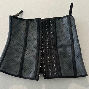 WAIST TRAINER/BODY SHAPER, Size xtra small/small